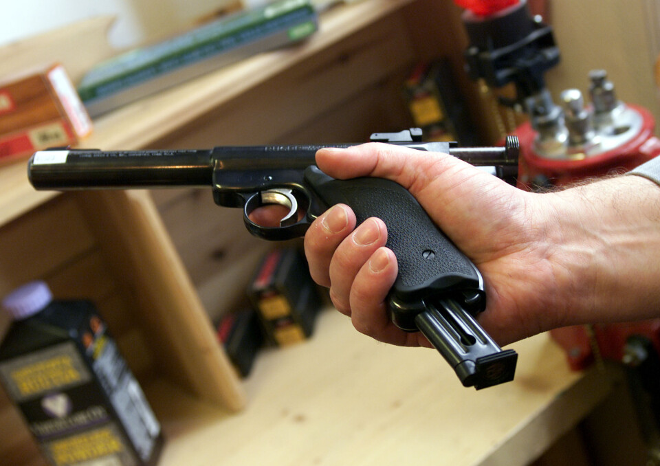 Politiet fandt en pistol i et katte-træ i en bopæl i bydelen Nuussuaq. Pistolen var af samme mærke som det afbildede, en Ruger kaliber 22