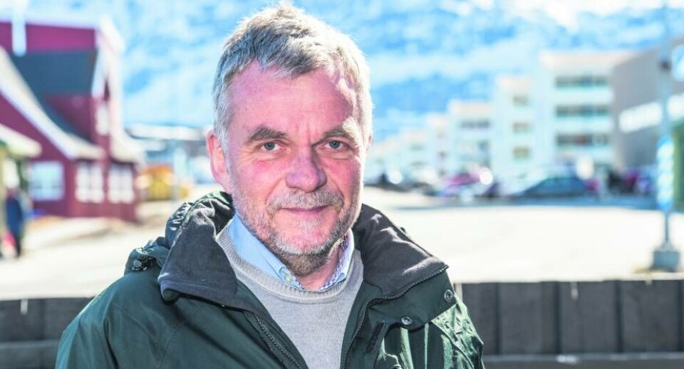 Landslæge Henrik L. Hansen foran Landslægeembedets kontor i Nuuk, som i krigsårene var amerikansk konsulat.