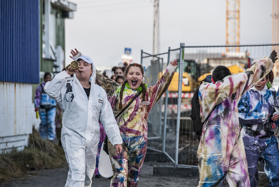 Højt humør fra morgenstuden Leiff JosefsenDet er sidste skoledag for 10.-klasse elever i Nuuk Leiff Josefsen Leiff Josefsen Leiff Josefsen Leiff Josefsen Leiff Josefsen Leiff Josefsen Leiff Josefsen Leiff Josefsen Leiff Josefsen