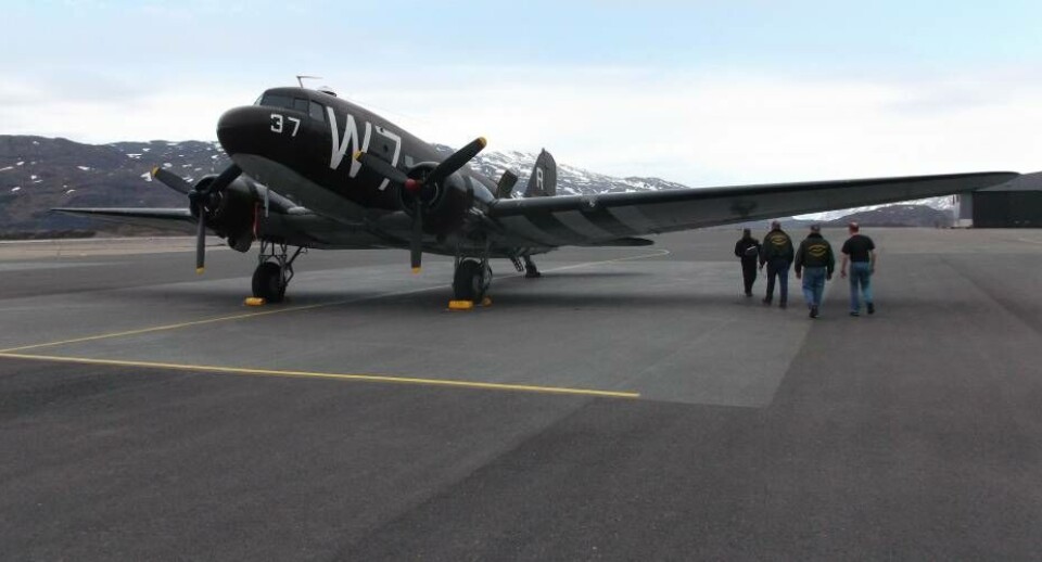 Narsarsuaq havde søndag besøg af en C-47 - en vaskeægte veteranflyver fra Anden Verdenskrig Ole GuldagerFlyet, der i krigen gik under navnet ’Whisky Seven’, er på vej til Normandiet, hvor der den 6. juni afholdes 70-års jubilæum for D-dag Ole GuldagerNarsarsuaq havde søndag besøg af en C-47 - en vaskeægte veteranflyver fra Anden Verdenskrig Ole GuldagerFlyet, der i krigen gik under navnet ’Whisky Seven’, er på vej til Normandiet, hvor der den 6. juni afholdes 70-års jubilæum for D-dag Ole GuldagerNarsarsuaq havde søndag besøg af en C-47 - en vaskeægte veteranflyver fra Anden Verdenskrig Ole GuldagerFlyet, der i krigen gik under navnet ’Whisky Seven’, er på vej til Normandiet, hvor der den 6. juni afholdes 70-års jubilæum for D-dag Ole Guldager
