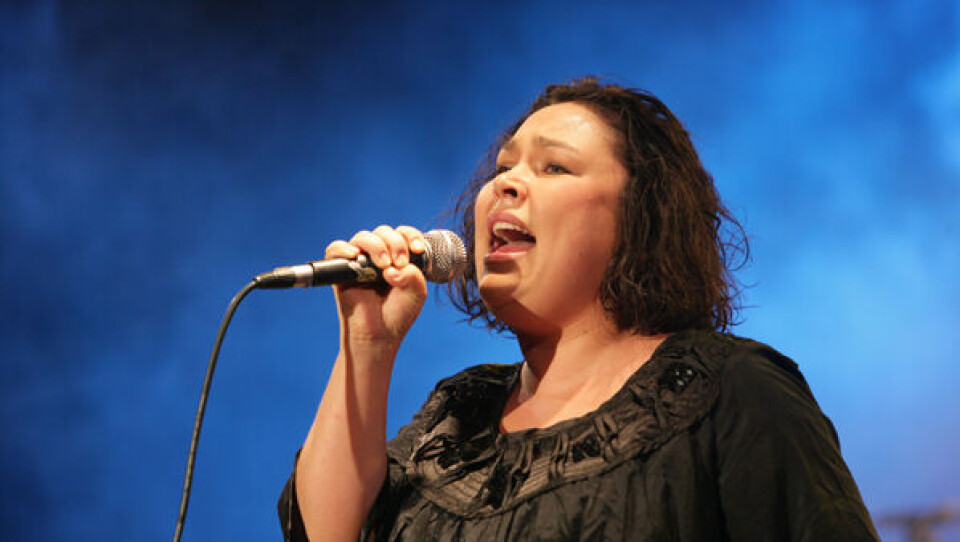 Nina fik overrakt søvpladen under Atlantic Musics 10 års jubilæumskoncert i november. Nina fik overrakt søvpladen under Atlantic Musics 10 års jubilæumskoncert i november. Nina fik overrakt søvpladen under Atlantic Musics 10 års jubilæumskoncert i november.