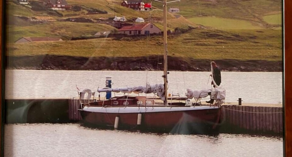 En sejlbåd med navnet LAUREL og ombordværende hollandsk mand efterlyses af Grønlands Politi. Manden har ikke været i kontakt med sin familie siden den 8. august.