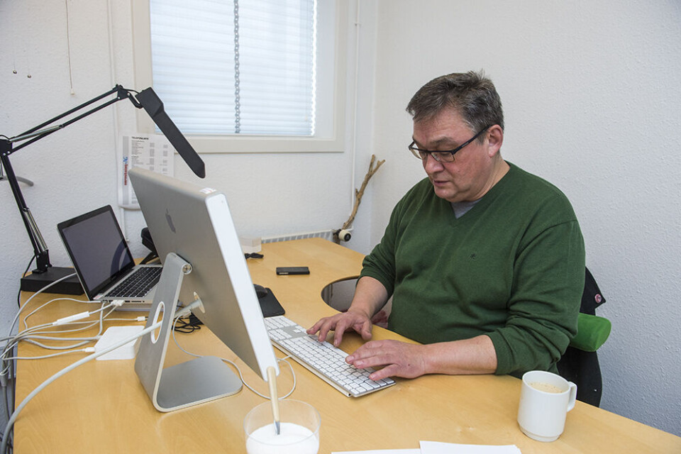 I løbet af halvanden time nåede han at svare på 25 ud af 149 spørgsmål. Foto: Leiff Josefsen Hr. Kleist er en travl herre. Foto: Leiff Josefsen Over 1.000 mennesker fulgte med, da fungerende formand for Naalakkersuisut Kuupik Kleist, IA, torsdag chattede med Sermitsiaq.AG’s læsere her på hjemmesiden. Foto: Leiff Josefsen I løbet af halvanden time nåede han at svare på 25 ud af 149 spørgsmål. Foto: Leiff Josefsen Hr. Kleist er en travl herre. Foto: Leiff Josefsen Over 1.000 mennesker fulgte med, da fungerende formand for Naalakkersuisut Kuupik Kleist, IA, torsdag chattede med Sermitsiaq.AG’s læsere her på hjemmesiden. Foto: Leiff Josefsen I løbet af halvanden time nåede han at svare på 25 ud af 149 spørgsmål. Foto: Leiff Josefsen