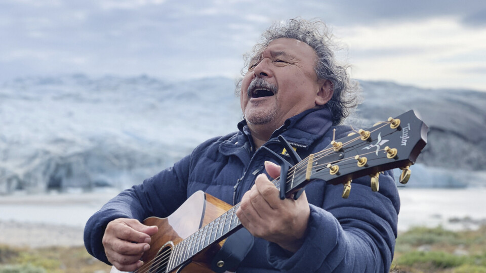 'Grønlands Stemme' følger Rasmus Lyberth op til en stor koncert i anledning af hans 70 års fødselsdag.