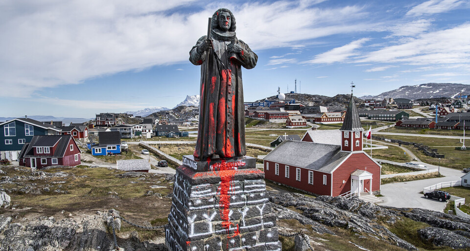 Mand sigtet for hærværk mod Hans Egede-statue