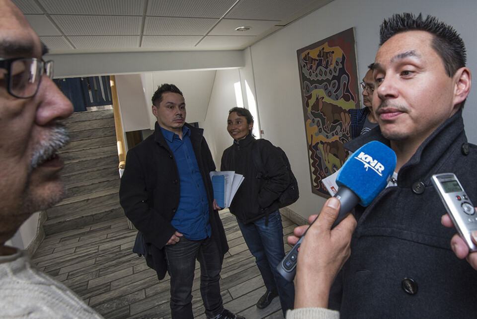Partii Inuit kommer ud af Siumuts mødelokale. Foto: Leiff Josefsen. Foto: Leiff Josefsen
