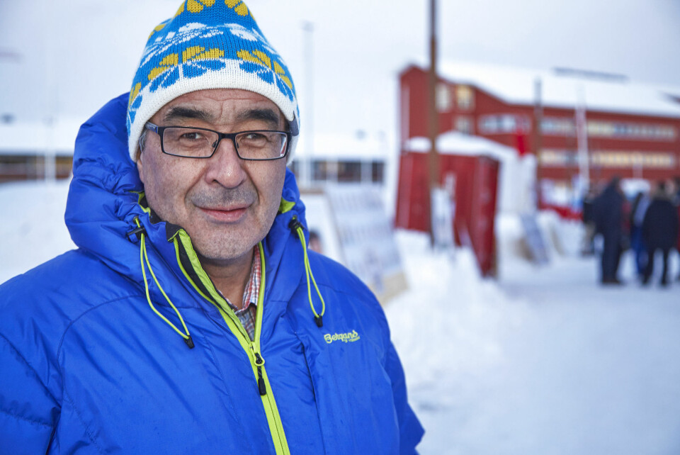 Hans Enoksen blev i slutningen af januar opereret i sit hjerte. Mit hjerte slog ikke normalt efter operationen, hvorfor jeg to gange endte med at få elektriske stød i hjertet, fortæller han.