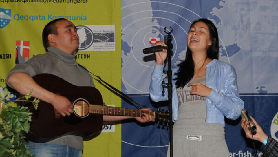Ivinnguaq Brandt sørgede for den rette stemning, da hun sang All Stars vindersang 'Silarsuaq Takuiuk' akkompagneret af Seth Leander på guitar. Foto: Marianne Langvardt. Borgemester i Qeqqata Kommunia, Hermann Berthelsen, åbnede Polar Fish Messen i dag med blandt andet deltagelse af protektor for messen, naalakkersuisoq for fiskeri Ane Hansen. Foto: Marianne Langvardt. Ivinnguaq Brandt sørgede for den rette stemning, da hun sang All Stars vindersang 'Silarsuaq Takuiuk' akkompagneret af Seth Leander på guitar. Foto: Marianne Langvardt. Borgemester i Qeqqata Kommunia, Hermann Berthelsen, åbnede Polar Fish Messen i dag med blandt andet deltagelse af protektor for messen, naalakkersuisoq for fiskeri Ane Hansen. Foto: Marianne Langvardt. Ivinnguaq Brandt sørgede for den rette stemning, da hun sang All Stars vindersang 'Silarsuaq Takuiuk' akkompagneret af Seth Leander på guitar. Foto: Marianne Langvardt. Borgemester i Qeqqata Kommunia, Hermann Berthelsen, åbnede Polar Fish Messen i dag med blandt andet deltagelse af protektor for messen, naalakkersuisoq for fiskeri Ane Hansen. Foto: Marianne Langvardt.