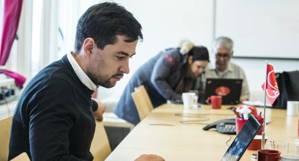 3. Mens det politiske arbejde i Inatsisartut-salen lukkes ned, er der stadig stor travlhed – også nogle gange efter normal fyraften – i selvstyretårnet med driften af samfundet.