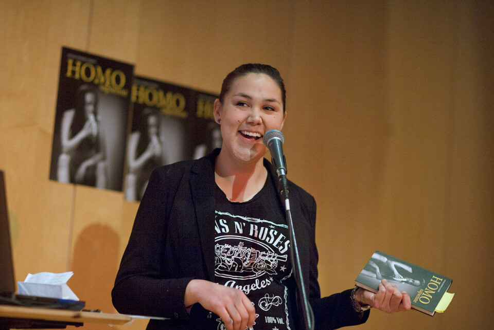 Niviaq Korneliussen ved udgivelsen af sin debutroman 31. oktober i Katuaq