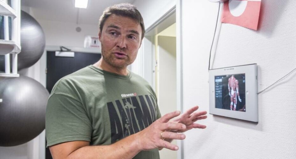 Ejer af motionscentret Fitness.gl i Nuuk, Allan Juhl, har måttet fyre to af sine ansatte, men håber på, at han kan ansætte dem igen, når det begynder at gå godt for forretningen, når virksomhederne åbner igen.