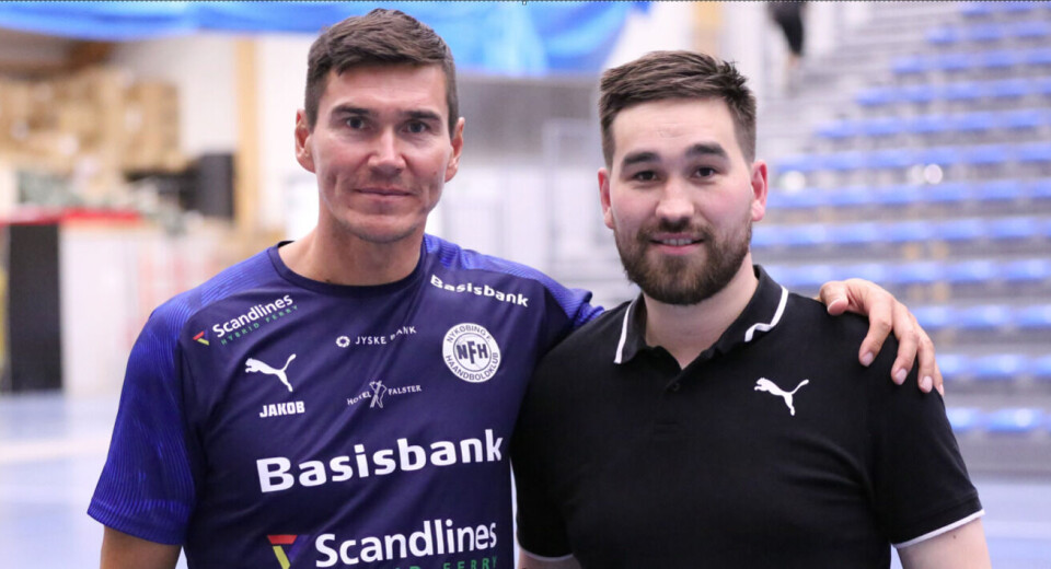 På billedet ses Jakob Larsen (tv.) og landstræner Johannes Groth (th.)