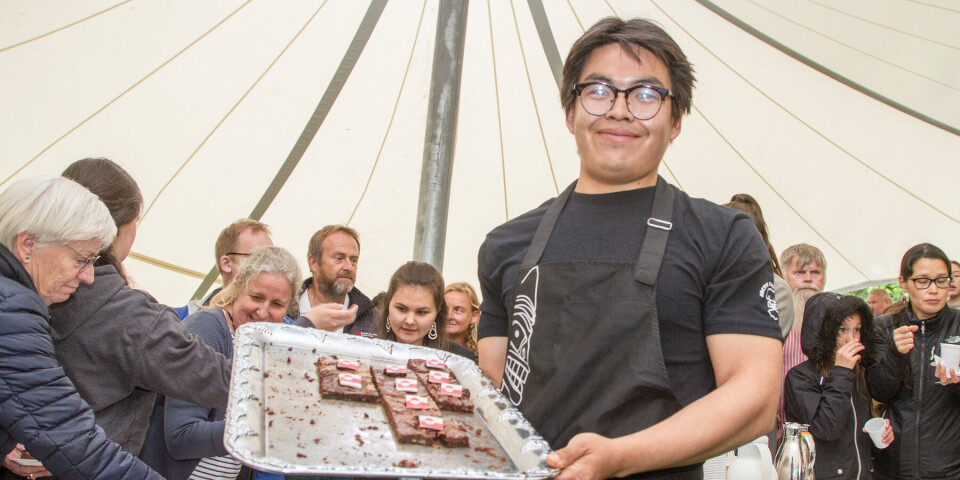 Ortu fra Arctic Street Food brillerede med chokoladekager med det grønlandske flag i marcipan.