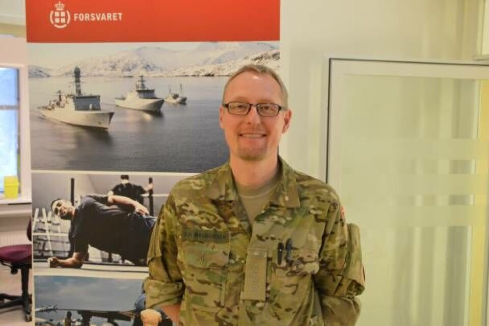 Kaptajn Dennis Rasmussen fra Forsvaret har ansvaret for rekrutteringen af værnepligtige i Grønland