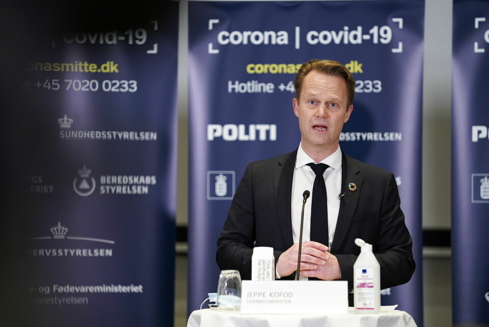 Danmark farver verden rød - fraråder alle udlandsrejser