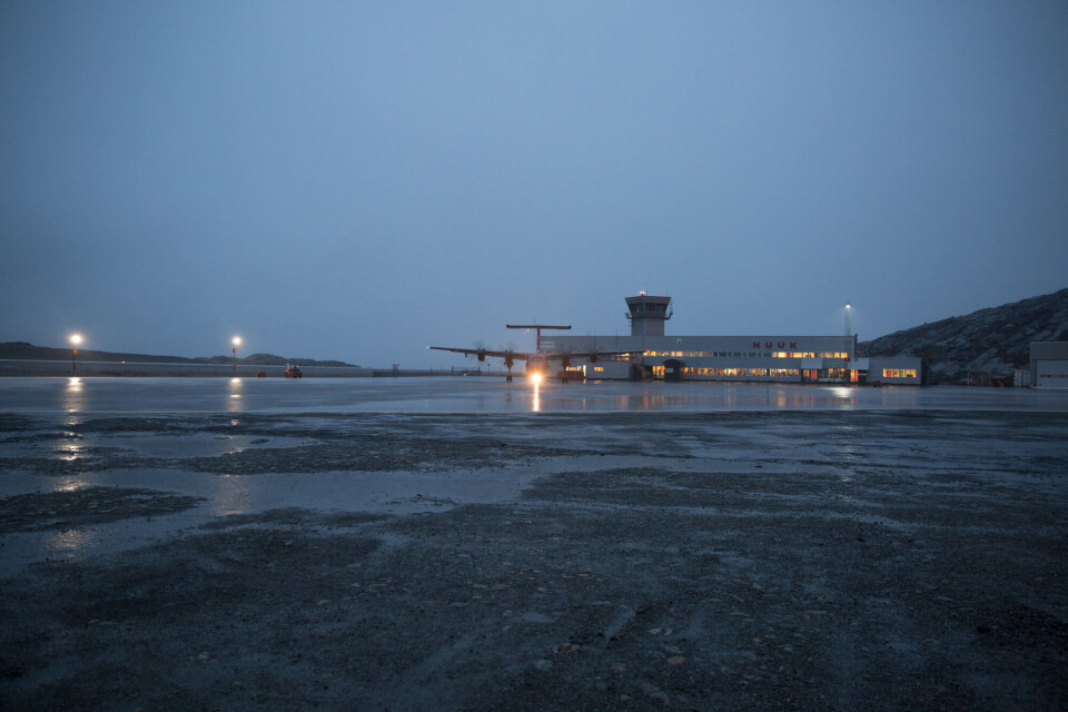'Nipikis' sidste flyvetur Air Greenland Air Greenland Air Greenland, Dash 7, lufthavn Air Greenland Air GreenlandArnarulunnguaq Mathiassen sidder i cockpittet Air Greenlandflymekaniker Peter Qaanngaaq Rosing viser Arnarulunnguaq Mathiassen (i midten) og hendes moster, Karoline Nielsen, rundt Air Greenland Air Greenland Air Greenland'Nipikis' sidste flyvetur Air Greenland Air Greenland Air Greenland, Dash 7, lufthavn Air Greenland Air GreenlandArnarulunnguaq Mathiassen sidder i cockpittet Air Greenlandflymekaniker Peter Qaanngaaq Rosing viser Arnarulunnguaq Mathiassen (i midten) og hendes moster, Karoline Nielsen, rundt Air Greenland Air Greenland Air Greenland'Nipikis' sidste flyvetur Air Greenland