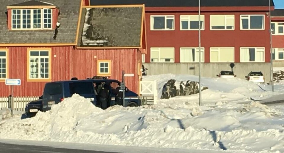 Politiets Indsatsstyrke skulle netop være ankommet til GU-området PrivatTo store indfaldsveje til GU-området er afspærret, så blandt andet Telepost-ansatte ikke kan komme ind i området PrivatPolitiet undersøger GU-området Leiff JosefsenPolitiets Indsatsstyrke skulle netop være ankommet til GU-området PrivatTo store indfaldsveje til GU-området er afspærret, så blandt andet Telepost-ansatte ikke kan komme ind i området PrivatPolitiet undersøger GU-området Leiff JosefsenPolitiets Indsatsstyrke skulle netop være ankommet til GU-området Privat