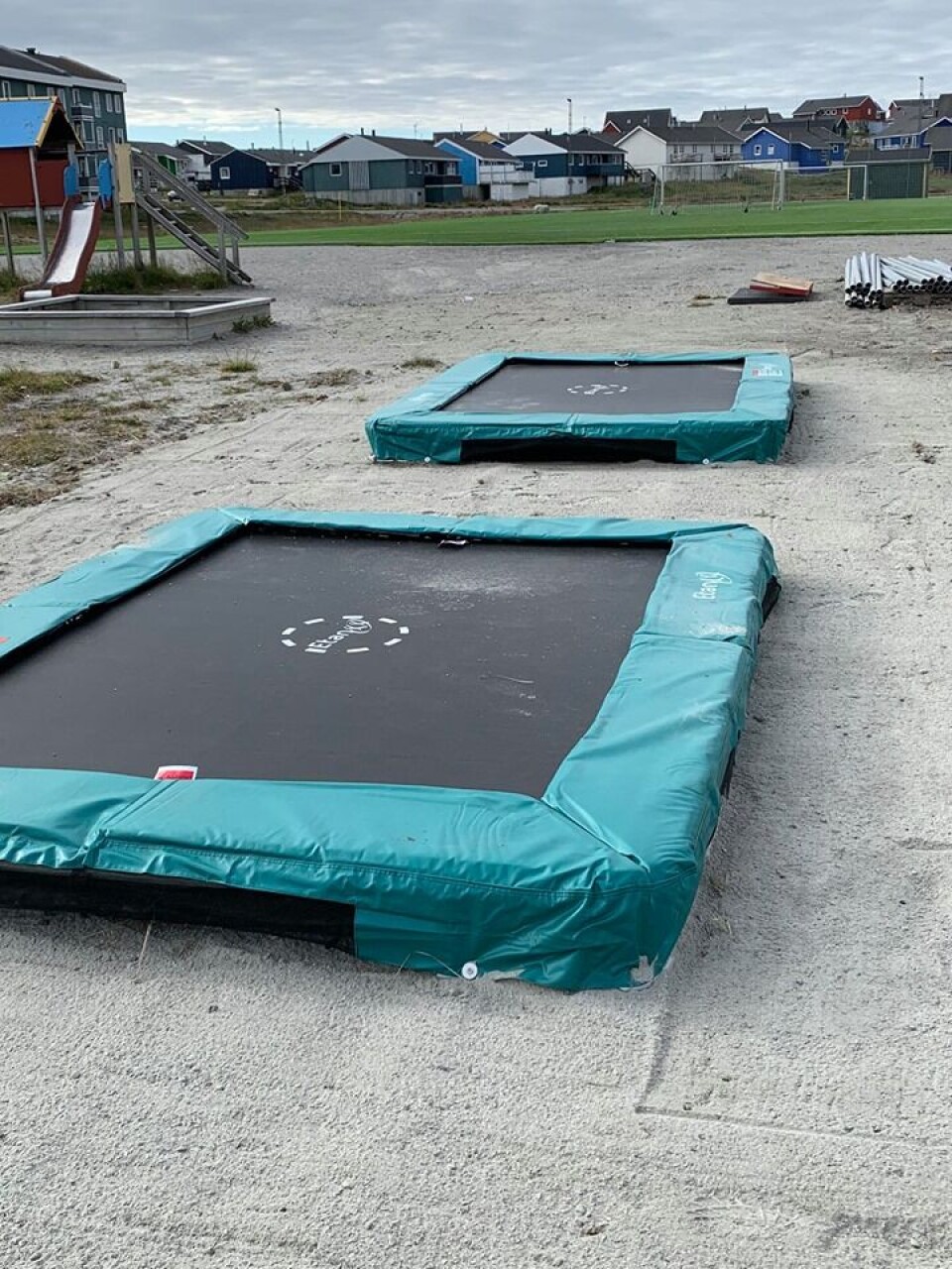 Nuuk: Nye trampoliner flænset