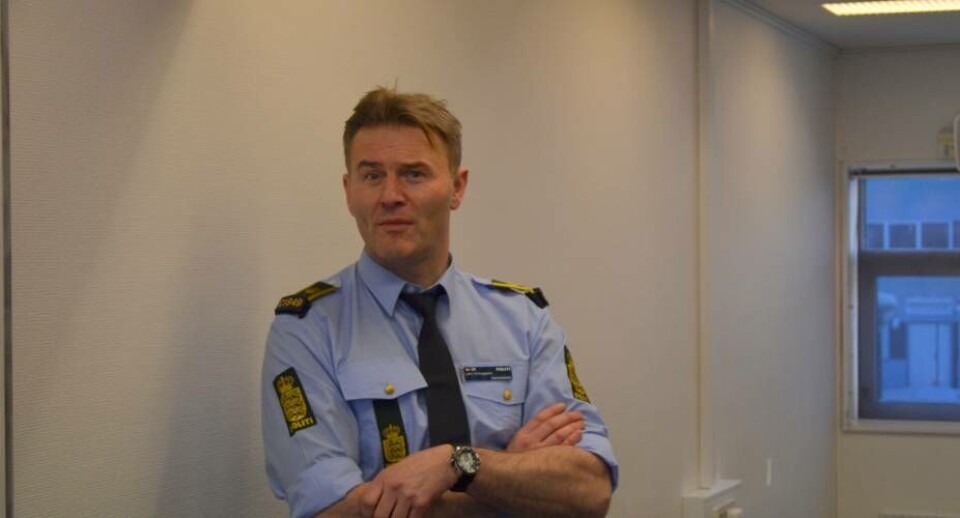 Stabschef Lars Kirkegaard Nukappiaaluk HansenHilmer Lange Kleist, 24 år, fra Qaqortoq: - Jeg bliver færdig med min politiuddannelse i år. Den største udfordring i uddannelsen har været den teoretiske basis, især psykologi-timerne har være udfordrende. Men vi har oplevet en masse under uddannelsen. Efterforskning af forskellige sager er altid spændende, hvor vi løser forskellige sager. Jeg vil gerne blive politimand fordi jeg gerne vil skabe tryghed i samfundet. Nukappiaaluk HansenGrønlands Politi holdt torsdag pressemøde om politiuddannelsen i Grønland Nukappiaaluk HansenStabschef Lars Kirkegaard Nukappiaaluk HansenHilmer Lange Kleist, 24 år, fra Qaqortoq: - Jeg bliver færdig med min politiuddannelse i år. Den største udfordring i uddannelsen har været den teoretiske basis, især psykologi-timerne har være udfordrende. Men vi har oplevet en masse under uddannelsen. Efterforskning af forskellige sager er altid spændende, hvor vi løser forskellige sager. Jeg vil gerne blive politimand fordi jeg gerne vil skabe tryghed i samfundet. Nukappiaaluk HansenGrønlands Politi holdt torsdag pressemøde om politiuddannelsen i Grønland Nukappiaaluk HansenStabschef Lars Kirkegaard Nukappiaaluk Hansen
