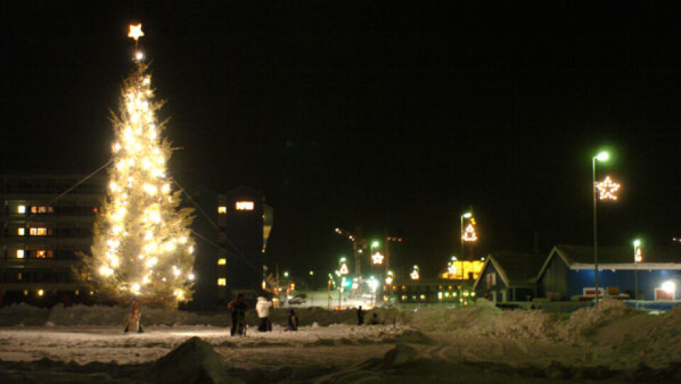 Juletræstænding i Nuuk. Foto: Leiff Josefsen Juletræstænding i Nuuk. Foto: Leiff Josefsen Juletræstænding i Nuuk. Foto: Leiff Josefsen