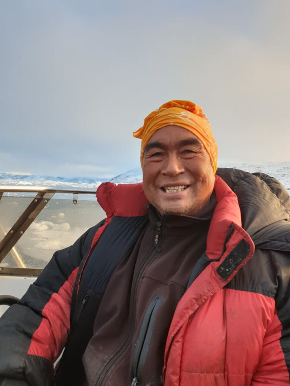 – Hav- og vejrtemperaturen er steget om vinteren, hvorfor isen er blevet tyndere, men storisen er også blevet mindre, siger 60-årige fanger og fisker fra Tasiilaq, Tobias Ignatiussen.