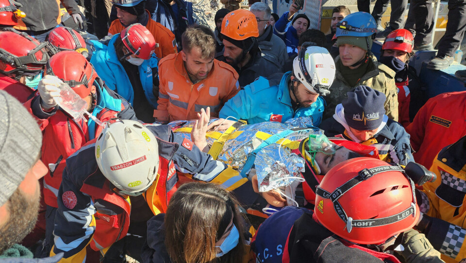 18-årrige Muhammed Cafer Cetin bliver reddet ud fra en sammenstyrtet bygning 198 timer efter sidste uges jordskælv i byen Adiyaman i Tyrkiet.