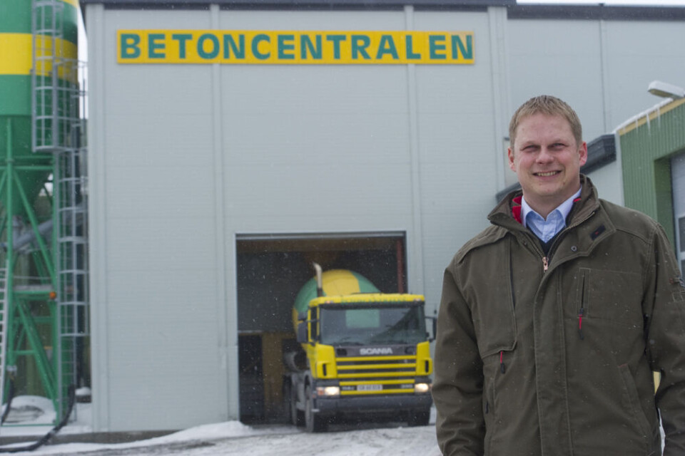 En 43-årig mandlig medarbejder ved Betoncentralen måtte evakueres til Rigshospitalet, efter at en sprængning tog en uventet drejning. På billedet ses direktør for Betoncentralen, Knud-Erik Mogensen. Arkivfoto: Leiff Josefsen