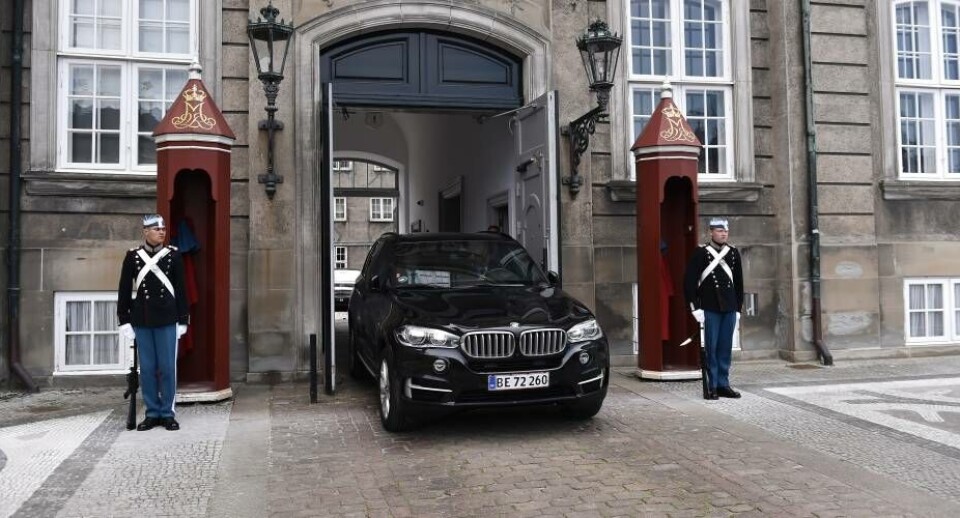 Mette Fredriksen forlader Amilienborg efter Dronning Magrethe formelt har givet hende mandat til at danne regering