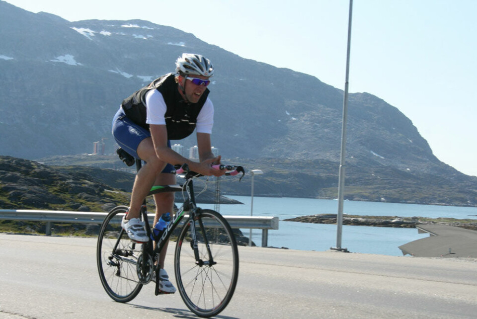 Christian Keldsen vandt lørdagens triathlon konkurrence i Nuuk. Her er han på cykel. Foto: Privat PrivatJohan Lennert måtte udgå af lørdagens Thriathlon-konkurrence. Foto Privat I trathlon indgår også 10 kilometer løb. Her er Jens Bjerge på de sidste 100 meter af løbet. Foto: Privat Tre stillede op til lødagens triathlon-konkurrence i Nuuk. Det var fra venstre Jens Bjerge, Christian Keldsen og Johan Lennert. Foto: Privat Jens Bjerge på cykel 43,1 km i triathlon konkurrencen. Foto Privat Christian Keldsen vandt lørdagens triathlon konkurrence i Nuuk. Her er han på cykel. Foto: Privat PrivatJohan Lennert måtte udgå af lørdagens Thriathlon-konkurrence. Foto Privat I trathlon indgår også 10 kilometer løb. Her er Jens Bjerge på de sidste 100 meter af løbet. Foto: Privat Tre stillede op til lødagens triathlon-konkurrence i Nuuk. Det var fra venstre Jens Bjerge, Christian Keldsen og Johan Lennert. Foto: Privat Jens Bjerge på cykel 43,1 km i triathlon konkurrencen. Foto Privat Christian Keldsen vandt lørdagens triathlon konkurrence i Nuuk. Her er han på cykel. Foto: Privat Privat
