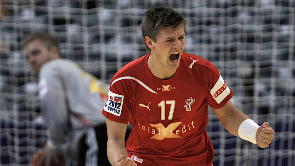 Lasse Svan Hansen jubler efter en scoring mod Sverige under onsdagens EM-kamp. Foto: AP Photo/Marko Drobnjakovic