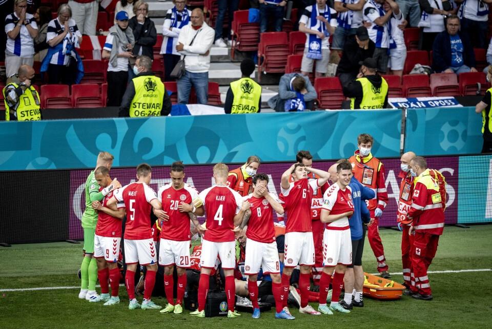 Christian Eriksen har været indlagt siden kampen mod Finland, hvor han kollapsede. Efter kollapset slog de danske spillere ring om Eriksen, mens han blev behandlet.