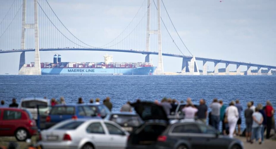 Et af verdens største containerskibe og AP Møller-rederiets største, den netop færdiggjorte Maersk Mc-Kinney Møller, passerede tirsdag eftermiddag dansk tid under Storebæltsbroen på den sidste del af sin jomfrurejse fra Sydkorea til Nordeuropa