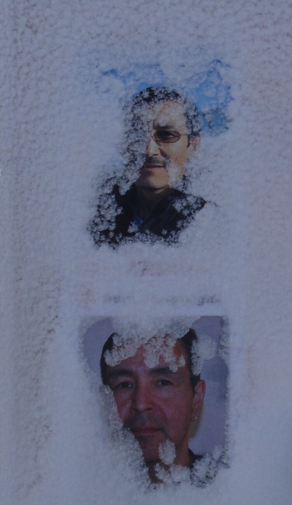 Valgplakaterne blev dækket af sne i Aasiaat. Karl Davidsen - Maniitsoq