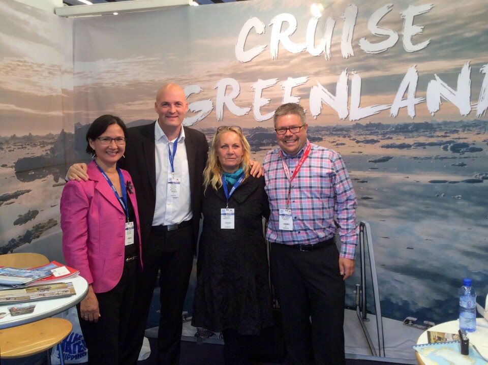 Deltagerne på Seatrade Med på den grønlandske stand. Fra venstre Pitsi Høegh (Destination Sagalands), Kenneth S. Pedersen (Blue Water Shipping Greenland), Edda Lyberth (Kommune Kujalleq) og Gorm Diernisse (Royal Arctic Logistics)