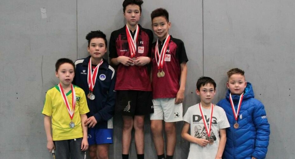 Her blev der afholdt kredsmesterskaber JBFKredsmesterskab for U13, U15 samt U17 JBF JBF JBF JBF JBFSe hvem der vandt i resultat-listen JBFI weekenden blev der spillet bymesterkskab i badminton i klubben Nagtoralik NagtoralikThomas Petersen var ikke til at stoppe - han vandt tredobbelt guld Nagtoralik Nagtoralik Nagtoralik NagtoralikDer blev også spillet masser af badminton i Aasiaat JBFHer blev der afholdt kredsmesterskaber JBFKredsmesterskab for U13, U15 samt U17 JBF JBF JBF JBF JBFSe hvem der vandt i resultat-listen JBFI weekenden blev der spillet bymesterkskab i badminton i klubben Nagtoralik NagtoralikThomas Petersen var ikke til at stoppe - han vandt tredobbelt guld Nagtoralik Nagtoralik Nagtoralik NagtoralikDer blev også spillet masser af badminton i Aasiaat JBFHer blev der afholdt kredsmesterskaber JBF