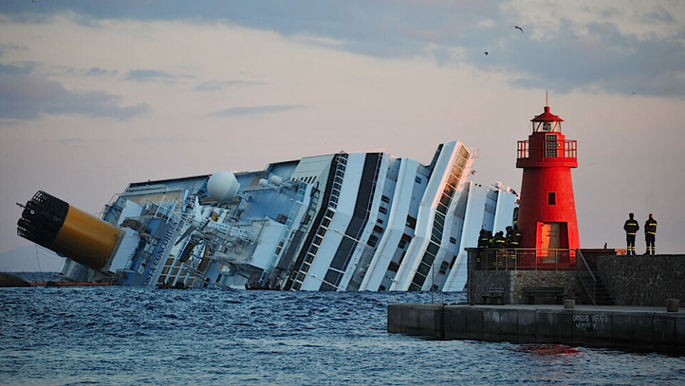 32 mennesker omkom, da krydstogtskibet Costa Concordia forliste ved Giglio i Italien.