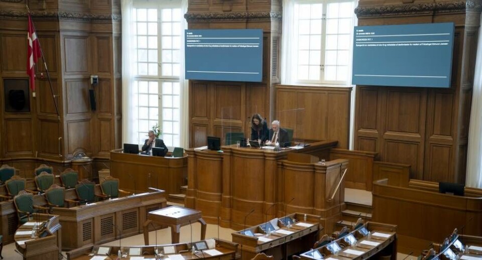 Dagens spørgetime i Folketinget med Statsminister Mette Frederiksen er aflyst på grund af corona. Formand for Folketinget Henrik Dam Kristensen i en næsten tom Folketingssal på Christiansborg, tirsdag den 3. november 2020.