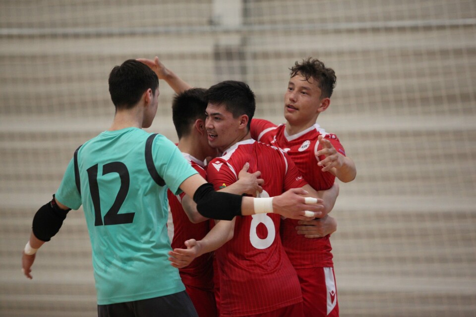 U19-landsholdet fejrer målet til 1-0 i kampen mod Ungarn