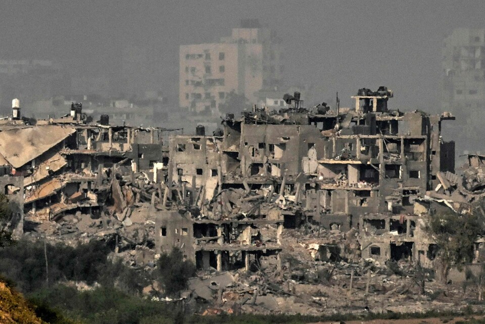 Gazastriben er siden 7. oktober blevet tæppebombet af Israel, som forsøger at udrydde den væbnede palæstinensiske gruppe Hamas.
