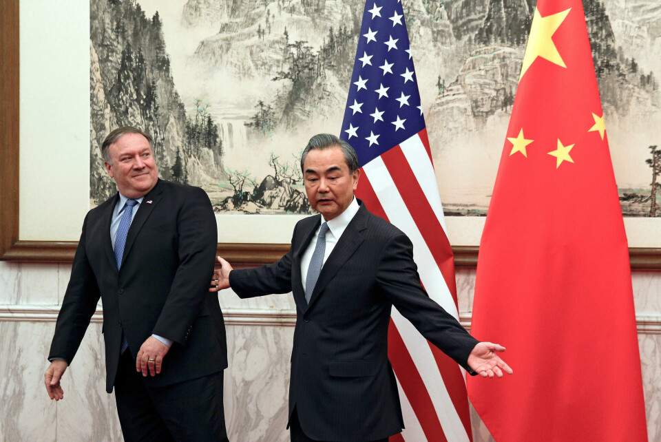 Den kinesiske udenrigsminister og USA´s Mike Pompeo i Beijing i Kina i oktober 2018. Ekspræsident Donald Trumps topfolk rammes af sanktioner fra Kina. Det er et 'kynisk og uproduktivt skridt', lyder det fra Biden-administrationen. Det skriver Ritzau, torsdag den 21. januar 2021.