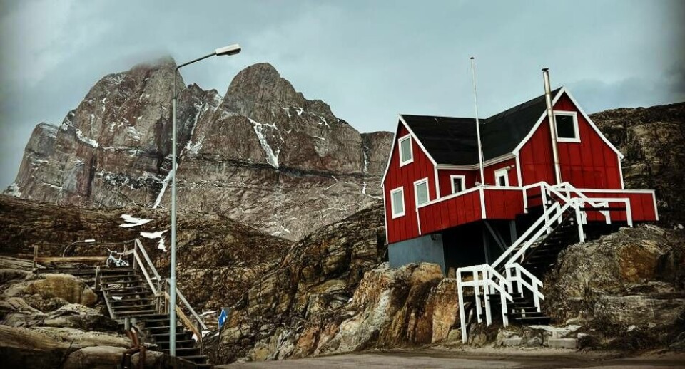 Avani Homes bolig for to, der ligger centralt i Uummannaq, med soveværelse, bad, toilet og køkken.