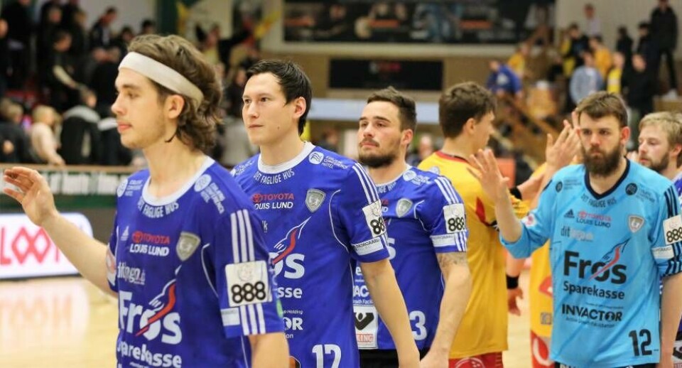 Tak for kampen. Skuffelsen i minutter efter efter kampen var stor hos Ribe Esbjerg spillerne. Knud Fl. LarsenKiki Godtfredsen, Nivi Olsen, Milan Olsen og Patrick Frederiksen nød den spændende kamp. Knud Fl. LarsenJakob Larsen med endnu en timeout. Knud Fl. LarsenKlar til tremeterkast. Knud Fl. LarsenTak for kampen. Skuffelsen i minutter efter efter kampen var stor hos Ribe Esbjerg spillerne. Knud Fl. LarsenKiki Godtfredsen, Nivi Olsen, Milan Olsen og Patrick Frederiksen nød den spændende kamp. Knud Fl. LarsenJakob Larsen med endnu en timeout. Knud Fl. LarsenKlar til tremeterkast. Knud Fl. Larsen