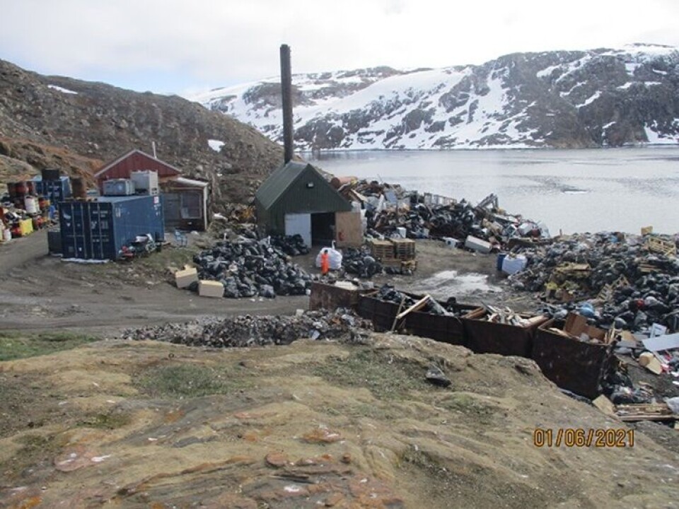 I Upernavik kan renovationsfolkene ikke følge med tilgangeaf affald, fordi de ikke kan brænde affald af i anlægget eller i åbnecontainere, når vinden blæser ind over byen.
