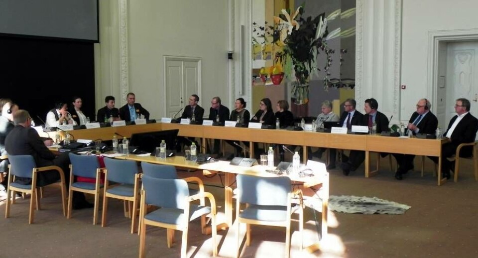 Billedet er fra torsdagens høring om Grønlands sæler i Folketingets Grønlandsudvalg, hvor flere af forfatterne til den fælles udtalelse var til stede. Mødet foregik i Landstingssalen på Christiansborg