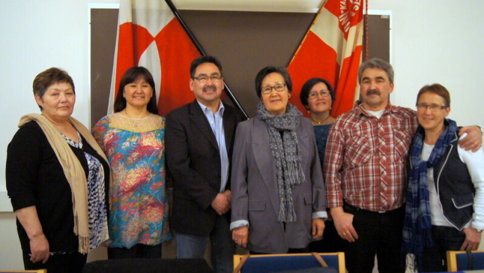 Inuits nye bestyrelse bestyrelsesmedlemmerne Beathe Lynge Olsen, Stine E. Frandsen og Jacob Petersen, formandkvinde Bitha Metelmann, ny kasserer Kartine Eriksen, næstformand Niels Peter Nielsen og sekretær Sara Jensen. Foto: Rimdahl Th. Høegh Da kasserer Johanne Andersen efter 30 års bestyrelsesarbejde, heraf de 25 år som kasserer, har ønsket at trække sig tilbage ,fik hun af generalforsamlingen og formand Bitha Metelmann et symbolsk tak og tale for den store indsats. Foto: Rimdahl Th. Høegh Alle deltagerne ved Inuits generalforsamling i Horsens. Smil, stemning og optimisme trods dystre okonomiske udsigter. Foto: Rimdahl Th. Høegh Inuits nye bestyrelse bestyrelsesmedlemmerne Beathe Lynge Olsen, Stine E. Frandsen og Jacob Petersen, formandkvinde Bitha Metelmann, ny kasserer Kartine Eriksen, næstformand Niels Peter Nielsen og sekretær Sara Jensen. Foto: Rimdahl Th. Høegh Da kasserer Johanne Andersen efter 30 års bestyrelsesarbejde, heraf de 25 år som kasserer, har ønsket at trække sig tilbage ,fik hun af generalforsamlingen og formand Bitha Metelmann et symbolsk tak og tale for den store indsats. Foto: Rimdahl Th. Høegh Alle deltagerne ved Inuits generalforsamling i Horsens. Smil, stemning og optimisme trods dystre okonomiske udsigter. Foto: Rimdahl Th. Høegh Inuits nye bestyrelse bestyrelsesmedlemmerne Beathe Lynge Olsen, Stine E. Frandsen og Jacob Petersen, formandkvinde Bitha Metelmann, ny kasserer Kartine Eriksen, næstformand Niels Peter Nielsen og sekretær Sara Jensen. Foto: Rimdahl Th. Høegh