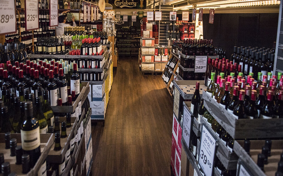 Alkohol skal igen stå frit fremme, hvis lempelserne i loven bliver vedtaget Demo mod alkohollov