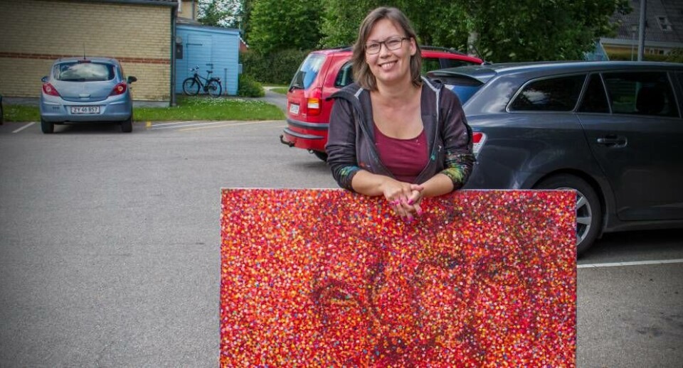 Malene:I begyndelsen af sin kunstner-karriere beskæftigede Malene Guldager sig med de grønlandske masker – ofte malet i en pointillistisk stil, som er blevet lidt af et varemærke for hende. Billedet hedder ”For mit indre blik” og er i dag i privat eje.