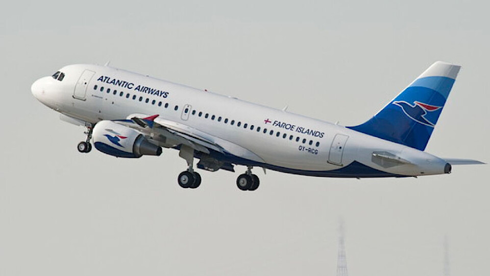 Norsaqs nye lillebror, Atlantic Airways’ Airbus A319, letter fra Hamburg Lufthavn og sætter kursen mod Færøerne. Foto: Christian Brinkmann