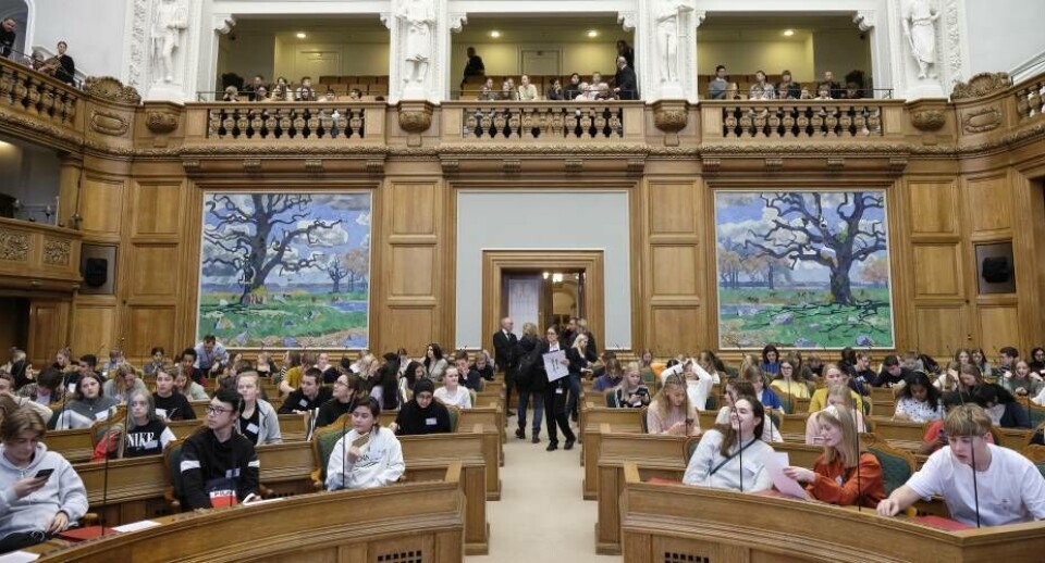 Hvert andet år bliver Folketinget overtaget af unge i Rigsfællesskabet. De vedtagne forslag ud af 60, skal overrækkes til repræsentanter af ungdomspartier efter endt møde.