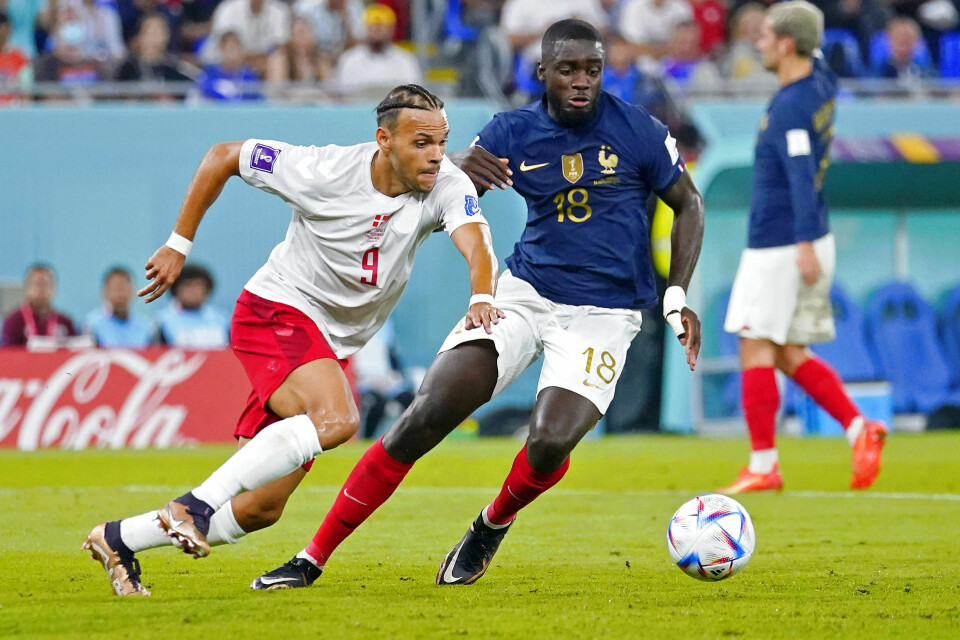 Efter først at have startet med Kasper Dolberg mod Tunesien og Andreas Cornelius mod Frankrig bliver det nu Martin Braithwaite, der får chancen som Danmarks forreste angriber.